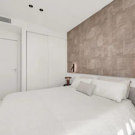 Διαμέρισμα Luxury Atico Higueron West 4431 *