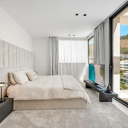 Апартаменти Luxury Atico Higueron West 4431