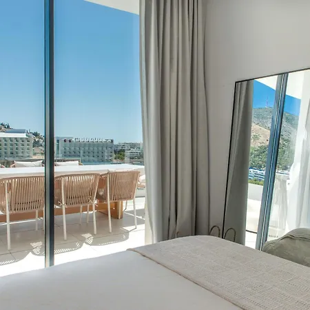 Апартаменти Luxury Atico Higueron West 4431